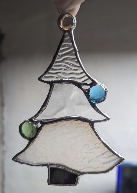 Stained Glass Holiday Patterns, Stained Glass Tree Ornaments, Winter Stained Glass Patterns, Christmas Stained Glass Ideas, Stained Glass Christmas Patterns, Christmas Stained Glass Patterns, Stained Glass Christmas Ornaments, Stained Glass Christmas Tree, Christmas Stained Glass