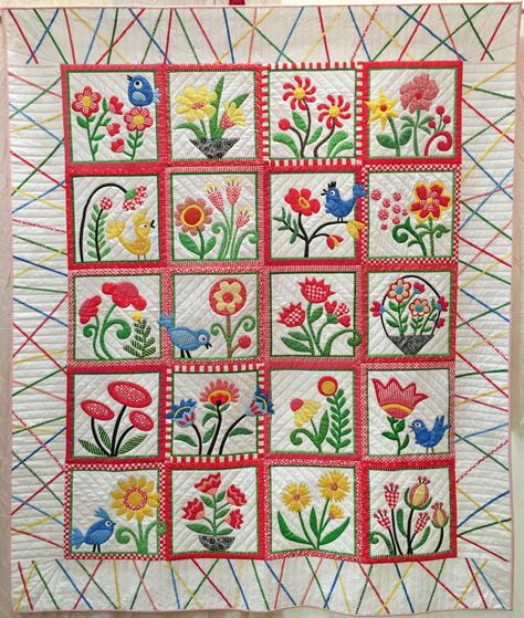 Flower Quilts Applique, Aneela Hoey, Border Flowers, Quilting Applique, Wool Patterns, Cake Pattern, Cake Quilt, Whimsical Flower, Unique Cross Stitch