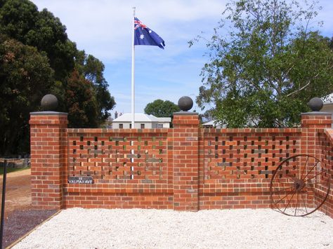 A honeycomb brick wall with spaces for air and sunshine so I can train rambler roses up it. Garden Bricks, Boundry Wall, Bricks Design, Brick Wall Gardens, Country Fences, Fence Planters, Fence Plants, Rustic Fence, Natural Fence