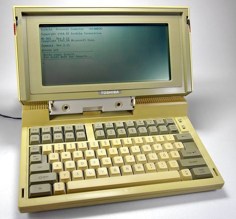 Toshiba T1100 In Betrieb Worlds first laptop, 25 years old and still running! Alter Computer, Toshiba Laptop, Old Computer, Computer History, Portable Computer, Hong Kong Travel, Old Computers, Notebook Computer, Personal Computer