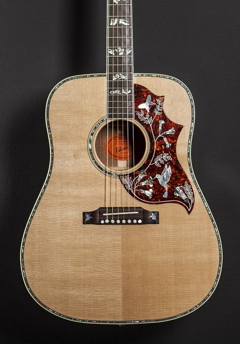 Gibson Hummingbird, Hummingbird Guitar, Gibson Acoustic Guitars, Gibson Hummingbird Guitar, Pretty Acoustic Guitars, Custom Guitars Acoustic, Acoustic Guitar Design, Acoustic Guitars, Acoustic Guitar Pictures