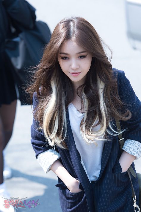 Back Dyed Hair, Bang Minah, Kpop Hair Color, Blonde Back, Korean Hair Color, Girl Hair Colors, Beauty Hair Color, Hair Dye Colors, Asian Hair