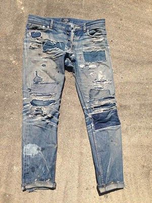 The Meaning of the Distressed Trend #Jeans #denim #clothes Zombie Clothes, Trend Jeans, Denim Clothes, Repair Jeans, Denim Repair, Grunge Jeans, Denim Inspiration, Custom Jeans, Denim Ideas