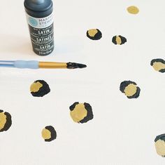 DIY leopard spots - how to paint a leopard pattern on canvas - glitterinc.com Leopard Pillows, Leopard Spots, Fashion Diy, Boston Massachusetts, Diy Prints, Leopard Pattern, Art Furniture, Painting Projects, Media Art