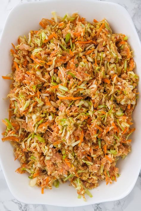 Looking for a unique and delicious way to enjoy cabbage? Try our Cabbage Pudding Casserole recipe! Made with layers of tender cabbage, ground pork, and carrots. This casserole is a comforting and satisfying meal that's perfect for any occasion. Plus, it's easy to make and can be customized with your favorite seasonings and veggies. Cabbage Pudding, Baked Cabbage, Healthy Dinner Options, Simple Green Salad, Vegetarian Main Dishes, Pork Meat, Delicious Vegetarian, Ground Pork, Casserole Recipe