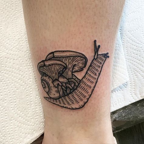 Enchanted Tattoo, Mushroom Snail, Snail Tattoo, Woodcut Tattoo, Mushroom Tattoo, Mushroom Tattoos, Cute Small Tattoos, Line Work Tattoo, Animal Tattoos