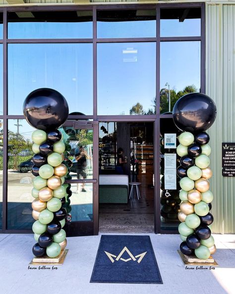 Square Backdrop With Balloons, Grand Opening Decorations Ideas, Grand Opening Ideas, Balloon Bar, Grad 2023, Balloon Arrangements, Birthday Balloon Decorations, Lets Talk, Car Showroom