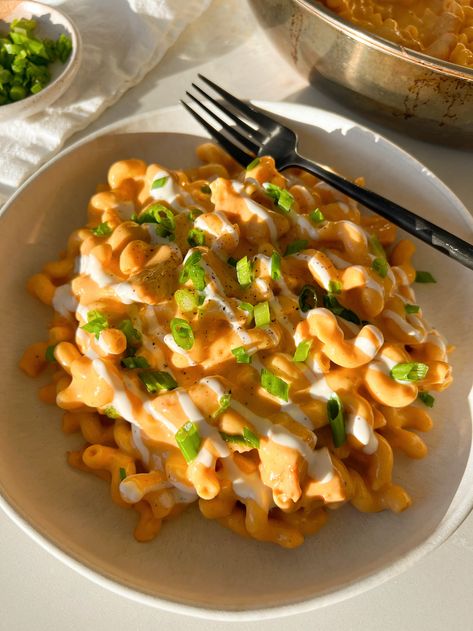 High Protein Buffalo Chicken Mac and Cheese Buffalo Mac N Cheese Recipe, High Protein Buffalo Chicken, Protein Buffalo Chicken, Blended Cottage Cheese, Buffalo Chicken Mac And Cheese, Creamy Buffalo Chicken, Cavatappi Pasta, Buffalo Mac And Cheese, Healthy Mac N Cheese