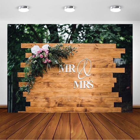 Heart Window, Vintage Party Decorations, Rustic Wedding Photography, Wooden Backdrops, Party Photo Backdrop, Photos Booth, Wedding Party Photos, Wedding Rustic, Decorations Wedding