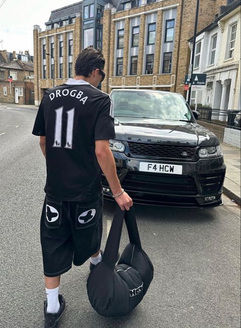 Chelsea Outfit, Football Shirt Outfit, Soccer Jersey Outfit, Mens Fall Fashion, Outfit Jersey, Manchester United Chelsea, Jersey Streetwear, Streetwear Fashion Outfits, Streetwear Fashion Men