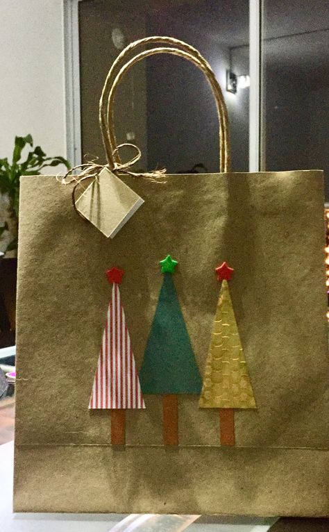 Decorating White Gift Bags For Christmas, Decorated Gift Bags For Christmas, Decorating Paper Bags For Christmas, Paper Bag Christmas Gift Bags, Christmas Bag Decorating Ideas, Decorating Paper Bags, Christmas Gift Bags Diy, Christmas Gift Bags Ideas, Decorating Gift Bags