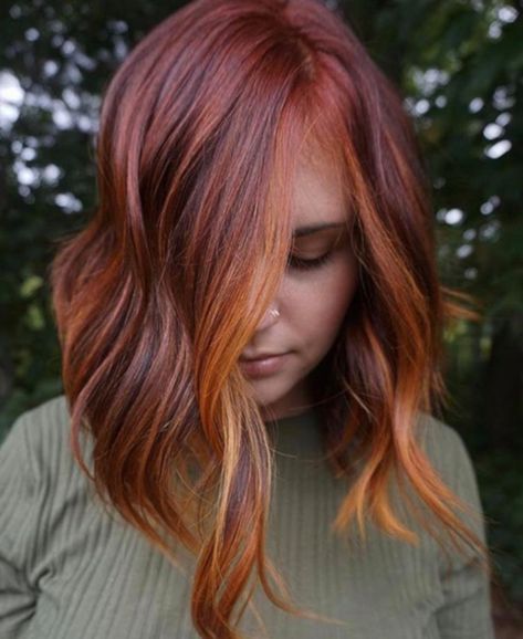 Copper money piece auburn balayage bob Fall Red Hair, Pumpkin Spice Hair, Money Piece, Copper Hair Color, Winter Hair Color, Burgundy Hair, Hair Trend, Auburn Hair, Red Hair Color