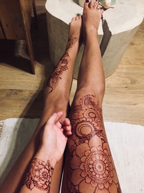 Henna Leg Tattoos For Women, Wedding Henna Designs Leg, Full Leg Henna Designs, Henna Legs Designs, Legs Henna, Big Henna Designs Leg, Henna Leg Tattoo, Full Body Henna, Henna Designs Arm