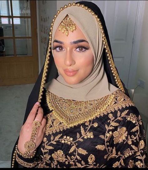 Tikka With Hijab, Hijabi Bride, Make Up India, Wedding Hijab Styles, Bridal Hijab Styles, Hijabi Brides, Nikah Dress, Pakistani Bridal Makeup, Beautiful Bridal Dresses