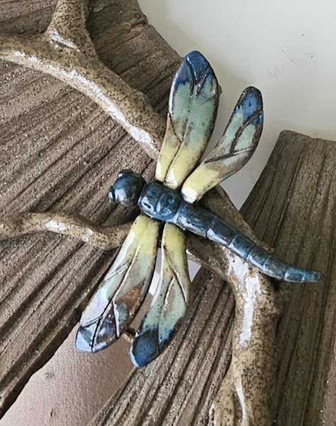 Dragonfly Clay, Butterfly Ceramics Ideas, Dragonfly Sculpture Clay, Dragonfly Ceramic Pottery, Dragonfly Dinnerware, Pottery Crafts