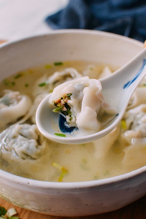 Simple Wonton Soup: Our Family's Go-to Recipe - The Woks of Life Homemade Wontons, Easy Wonton Soup, Wonton Recipe, Wonton Soup Recipe, Asian Soups, Soup Noodles, Wonton Noodles, Wok Of Life, Chinese Foods