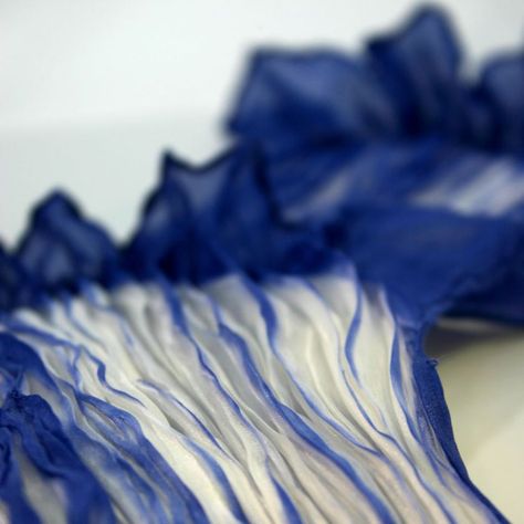 bomakishibori4 Shibori Tutorial, Arashi Shibori, Shibori Diy, Fabric Dyeing Techniques, Japanese Shibori, Shibori Fabric, Shibori Techniques, Shibori Pattern, Shibori Dye