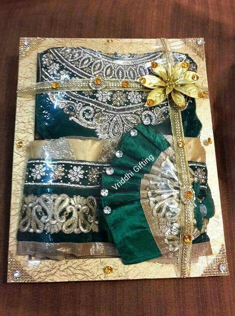 Wedding Basket Decoration, Gifts Decoration Ideas, Wedding Gifts Decoration, Basket Decoration Ideas, Indian Wedding Trousseau, Packing For Wedding, Dholki Ideas, Indian Wedding Gifts, Wedding Trousseau