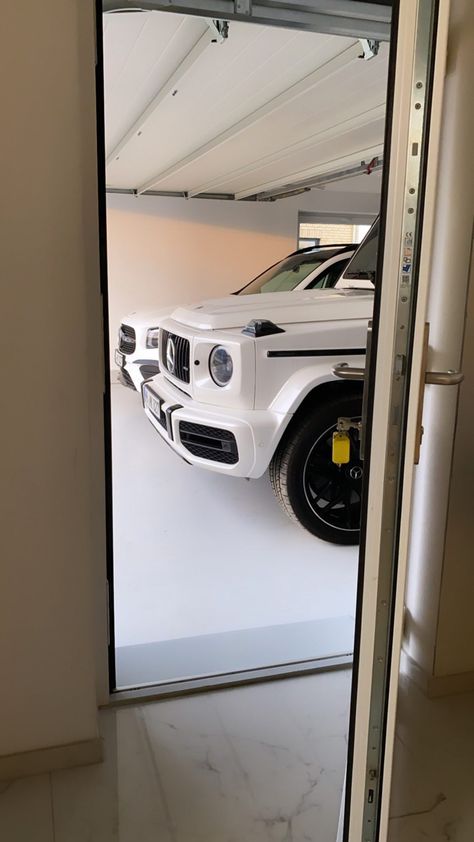 G Wagon Snap, Mercedes G Wagon White, Cr Ideas, Snap Car, Wealthy Lifestyle Luxury, Toyota Lc, Best Island Vacation, Biker Photoshoot, Mercedes G Wagon