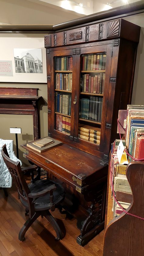 Old Study Room, Vintage Desk Makeover, Vintage Study, Old Interior, All Wood Furniture, Dream Furniture, Amish Furniture, Asheville Nc, Old Furniture