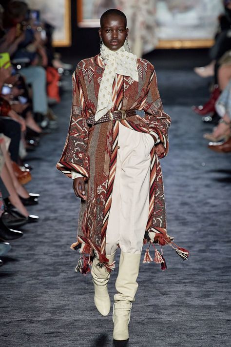 Etro Fall 2020 Ready-to-Wear Collection - Vogue Estilo Hippy, Vogue Germany, Milano Fashion Week, Looks Black, Vogue Russia, Vogue Runway, Fashion Show Collection, Fashion 2020, Vogue Paris