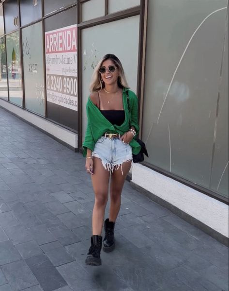 Outfits Short Women, Spring Women Outfits, Look Short Jeans, Style For Short Women, Short Women Outfits, Outfits For Short Women, Casual Oufits, Outfits Juvenil, Jean Short Outfits