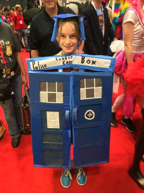 Doctor Who thing: the littlest fans at New York Comic-Con Captain Jack Harkness, Jack Harkness, John Barrowman, Hello Sweetie, Police Box, Wibbly Wobbly Timey Wimey Stuff, Jack In The Box, Torchwood, Captain Jack