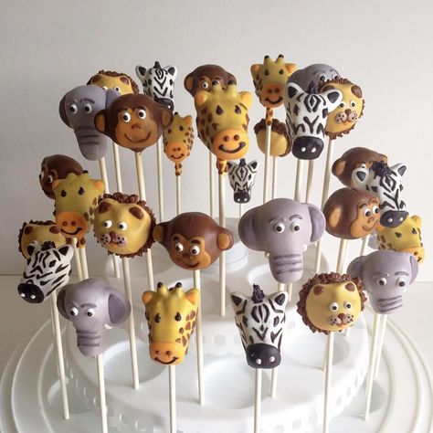 Adorable Safari animal cake pops. Safari Cake Pops, Baby Animal Cake, Jungle Cake Pops, Jungle Animal Cake, Lion Cupcakes, Jungle Safari Cake, Animal Cake Pops, Jungle Birthday Cakes, Cake Pop Tutorial