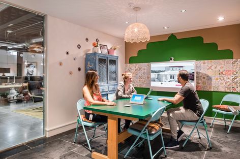 Airbnb unveils new headquarters in a disused Dublin warehouse Airbnb Office, Authentic Decor, Communal Table, Lounge Style, Building Renovation, Design A Space, Design Strategy, Coworking Space, Office Interior Design