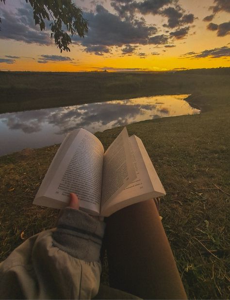 Vibes I Give Off, Reading Core, Romanticize The Life, Book Vibes, Multiple Personality, Life Vibes, Sunrise And Sunset, Coffee And Books, Sky Aesthetic