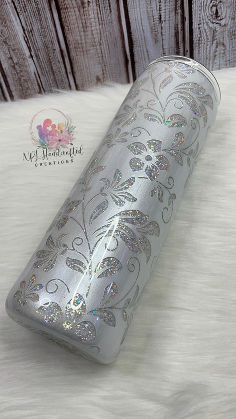 White Tumbler Ideas, White Epoxy Tumbler, Silver Tumbler Ideas, Christmas Peekaboo Tumbler, Resin Cups Ideas Glitter, Silver Glitter Tumbler Ideas, Peekaboo Tumbler Ideas, Peekaboo Tumbler, Peek A Boo Epoxy Tumbler