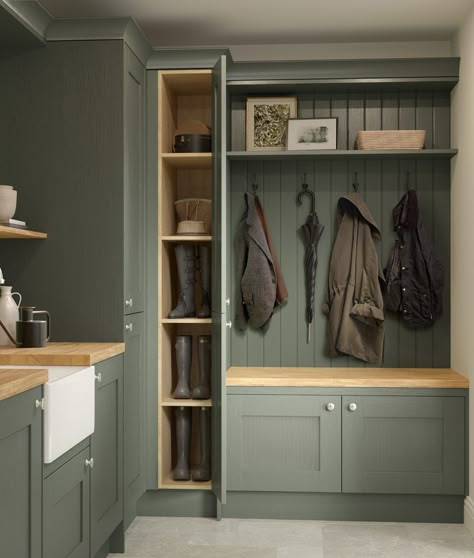 Utility room ideas - boot room Boot Room Storage, Dröm Hus Planer, Boot Room Utility, Utility Room Storage, Utility Room Designs, Porch Interior, Oval Room Blue, Porch Storage, Coat Storage