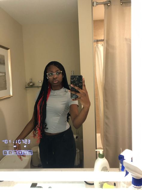 darkskin girl with red peekaboo box braids aesthetic woc airpods Peekaboo Braids Red, Red Peekaboo Box Braids, Red Peekaboo Braids, Box Braids Aesthetic, Peekaboo Box Braids, Peekaboo Braids, Braids Aesthetic, Birthday Hairstyle, Red Peekaboo