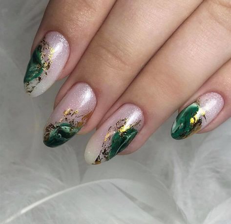 Acrylic Nails Almond Shape, Bright Nail Art, Dark Green Nails, Latest Nail Trends, Green Nail Designs, Green Nail, Rose Gold Nails, Dope Nail Designs, Almond Nails Designs