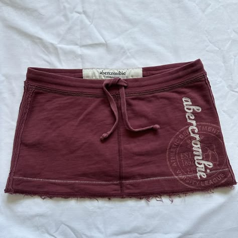 Vintage Abercrombie Y2K early 2000's Sporty Mini... - Depop 2000s Athletic Wear, Sporty Skirt Outfits, Early 2000s Clothes, Depop Skirt, Abercrombie 2000s, 2000s Mini Skirt, Abercrombie And Fitch Outfit, Abercrombie Y2k, 2000s Skirt