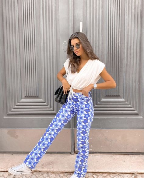 White Floral Pants Outfit, Flair Pants Outfit, Floral Pants Outfit, Flair Pants, Sorority Recruitment Outfits, Recruitment Outfits, Birthday Brunch, Sorority Recruitment, Outfits 2023