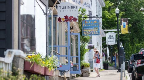 Rockport is only 75 minutes from North Station via the commuter rail, yet you'll feel like you've escaped to the coast of Maine. Cape Ann Massachusetts, Cap Code, Rockport Massachusetts, Rockport Maine, Manchester By The Sea, Boston Trip, England Summer, New England Road Trip, England Trip