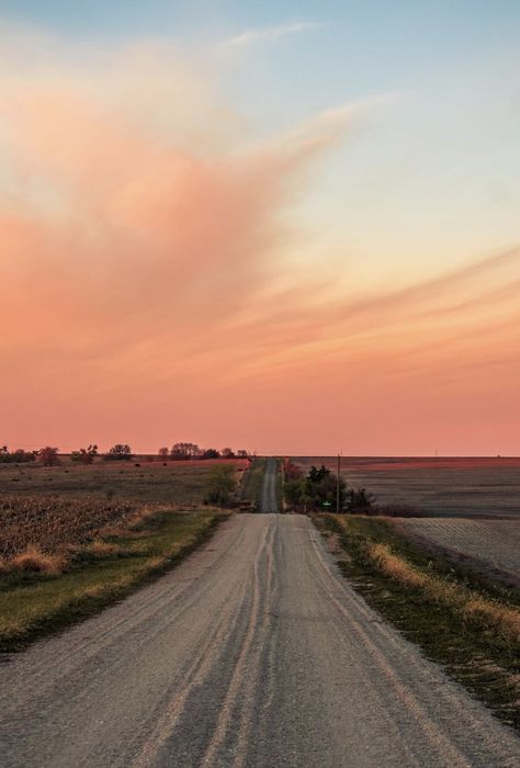 Farm View Country Life, Out In The Country Aesthetic, Living In The Country Aesthetic, Country Morning Aesthetic, Country Lovin Aesthetic, Country Autumn Aesthetic, Country Star Aesthetic, Southern Farm Aesthetic, Clean Country Aesthetic