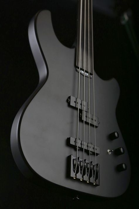 bass guitar Fretless Bass Guitar, Black Bass Guitar, Bass Guitar Black, Yamaha Bass, Heavy Metal Guitar, Black Bass, Body Rock, Guitar Tattoo, Guitar Obsession