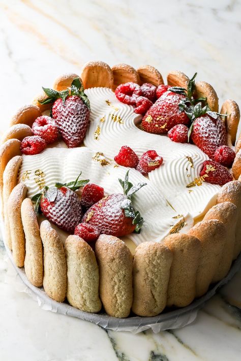 Charlotte Aux Fraises (Strawberry Charlotte Cake) Summer Pastry Recipes, Best Italian Dessert Recipes, Strawberry Chantilly Cake, French Birthday Cake, Strawberry Cassata Cake, Strawberry Cake Decor, Strawberry Dessert Ideas, Strawberry Charlotte Cake, Charlotte Recipe