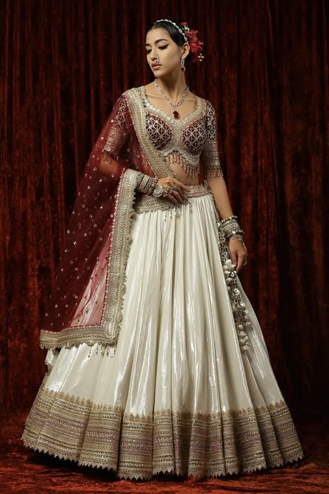 Silver Lehenga, Flared Lehenga, Chanderi Dupatta, Bridal Lehenga Designs, Wedding Lehenga Designs, Lehenga Designs Simple, Lehnga Dress, Gaun Fashion, Padded Blouse