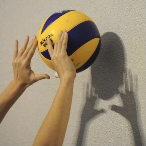 Shoyo Hinata / Haikyuu / aesthetics Volleyball Motivation, Volleyball Photography, Volleyball Set, Volleyball Wallpaper, Volleyball Photos, Volleyball Inspiration, Volleyball Tips, Minako Aino, Sport Volleyball