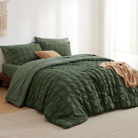 PRICES MAY VARY. Elegant Home Decor: This queen size comforter set combines the exquisite seersucker craft with a plaid pattern, bringing a touch of sophisticated style to any sleeping space. Give the gift of elegant coziness to your loved ones, whether it’s for Mother’s Day, Women's Day, Christmas, or just to show you care. Cloud-like Warmth: Featuring Bedsure's thoroughly tested microfiber filling blend, this bedding comforter set maintains the perfect balance between weight and warmth, creati Bed Comforter Sets Twin Size, Full Size Bedding Ideas, Dark Green Comforter Bedroom Ideas, Olive Green Comforter Bedroom, Green Comforter Bedroom, Seersucker Bedding, Full Size Comforter Sets, Twin Size Comforter, Full Size Comforter