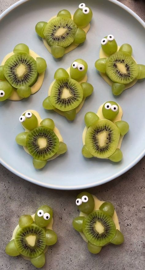 Kiwi Turtle, Vbs Snacks, Mermaid Food, Pretty Fruit, Fruit Platter Designs, Fruit Animals, Decorações Com Comidas, Food Art For Kids, Amazing Food Decoration