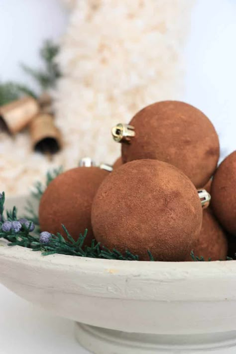 Rust Christmas Ornaments, Textured Christmas Tree Ornaments, Brown Christmas Ornaments Diy, Cinnamon Christmas Tree Ornaments, Boho Tree Ornaments, Suede Christmas Ornaments, Diy Texture Ornaments, Diy Terracotta Ornaments, Christmas Ornament Bowl