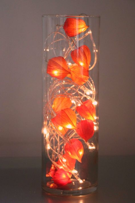 Cool Orange Fall &Thanksgiving Decorating Ideas with Chinese Lanterns  (9) Chinese New Year Flower, Ideas Decoracion Navidad, Chinese Lanterns Plant, Dekoratívne Vence, Chinese New Year Party, Chinese New Year Crafts, Chinese Decor, Chinese New Year Decorations, Deco Originale