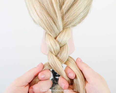 How To Do A Plait, How To Plait Hair, How To Braid Hair For Beginners, How To Braid Hair, Braids Step By Step, How To Braid, Braiding Your Own Hair, Silver Shampoo, Single Braid