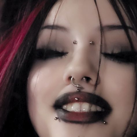 gothgirl gothmakeup gothic mallgoth red black piercings Goth Lip Piercing, Alt Face Peircings, Full Face Of Piercings, Face Piercings Aesthetic Grunge, Grunge Piercings Face, Piercings Aesthetic Face, Edgy Makeup Grunge, Face Piercings Aesthetic, Goth Grunge Makeup