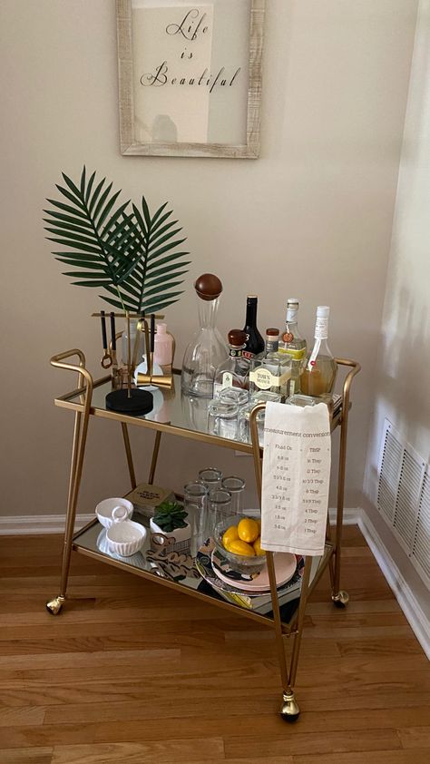 Bar Cart Inspo Modern, Minimalist Bar Cart Styling, Bad Cart, Small Bar Cart Ideas, Bar Cart Artwork, Alcohol Cart, Bar Cart Decor Ideas, Aesthetic Bar Cart, Apartment Living Rooms