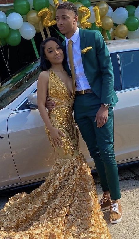 Prom Couples Black People, Matching Prom Couples, Prom Outfits For Couples, Matching Prom Outfits, Prom Couples Outfits, Girl Prom Dress, Matching Prom, Prom Photography Poses, Girl Prom